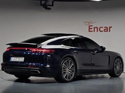 2018 Porsche Panamera