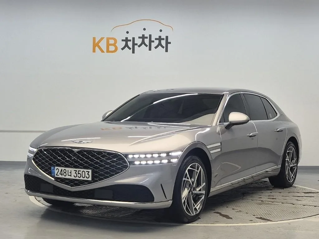 2022 Genesis G90