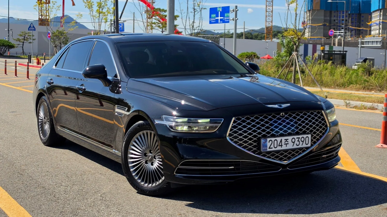 2021 Genesis G90