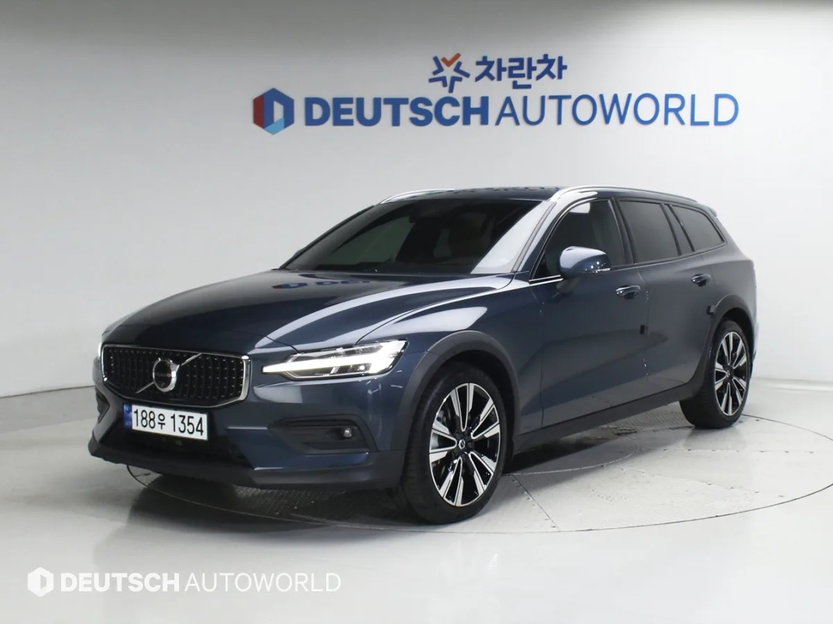 2025 Volvo V60