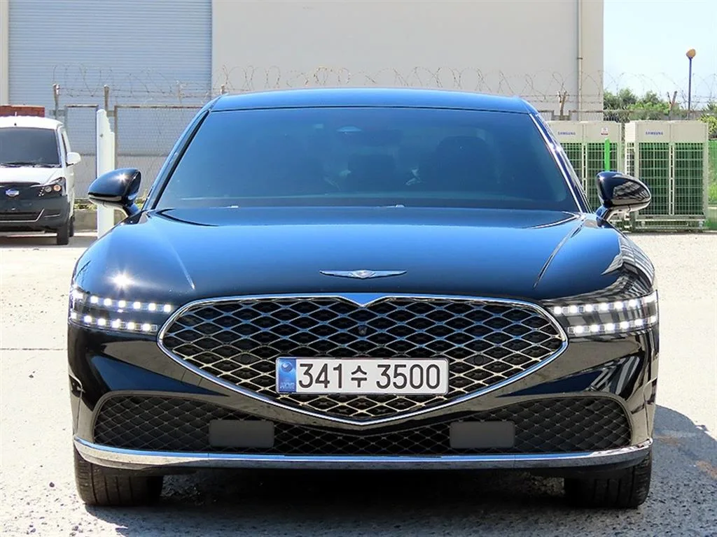 2023 Genesis G90