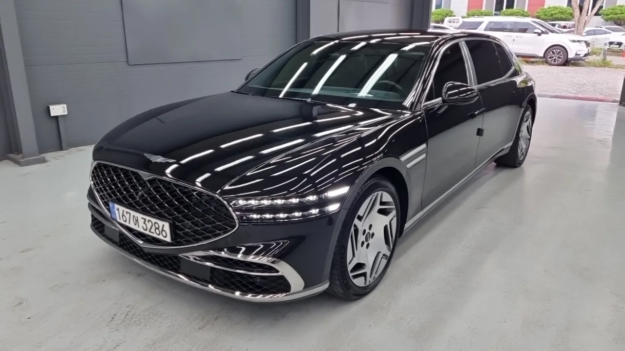 2022 Genesis G90