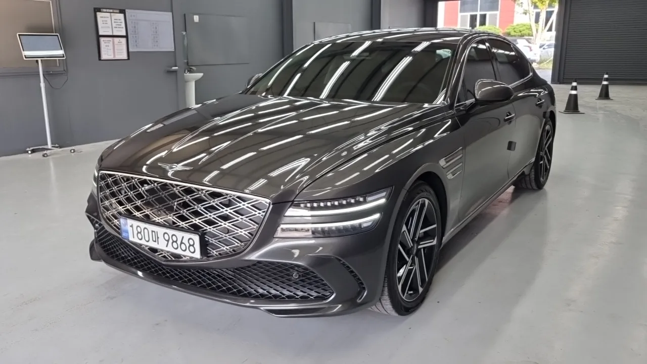 2025 Genesis G80