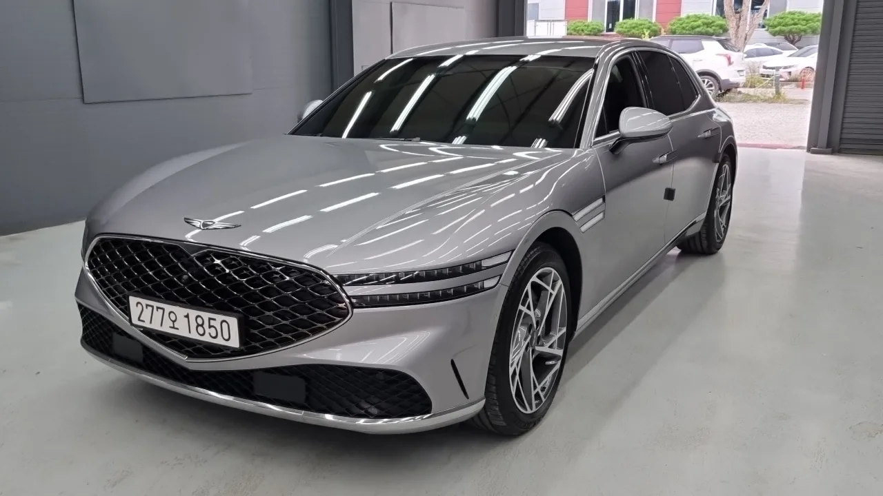 2023 Genesis G90