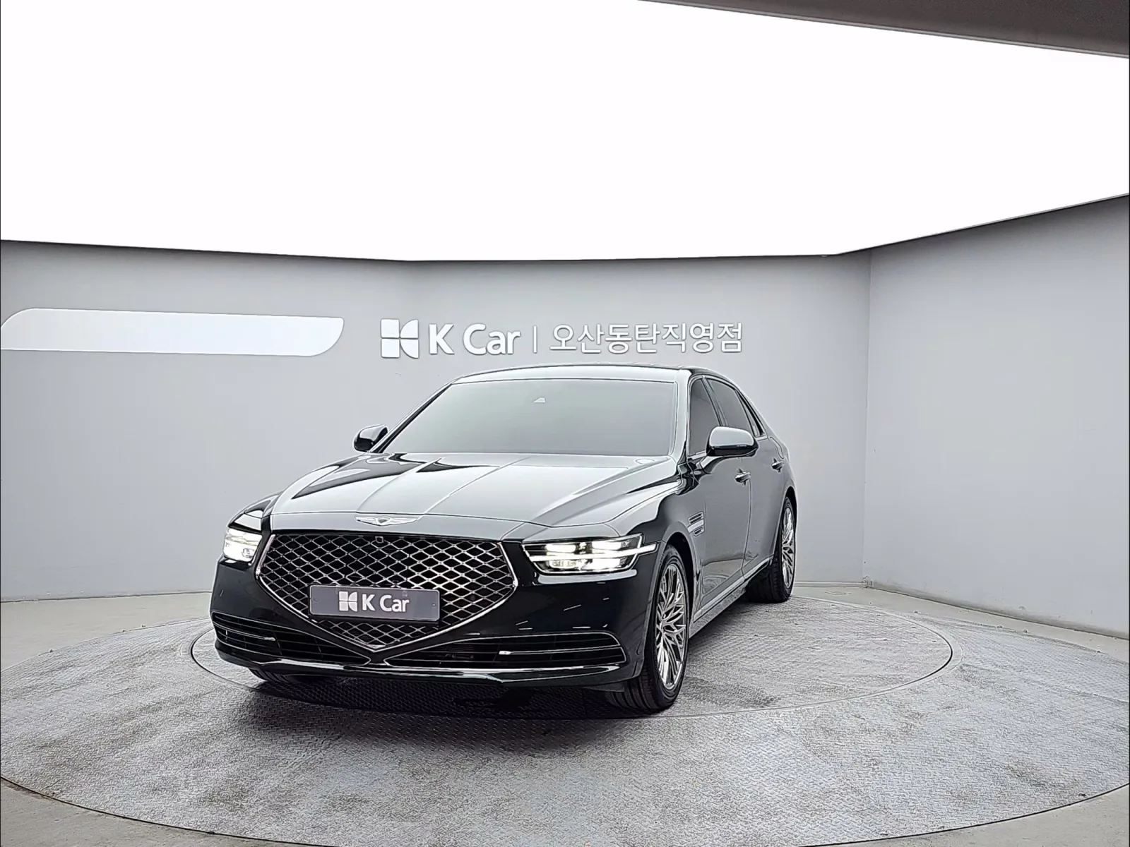 2021 Genesis G90