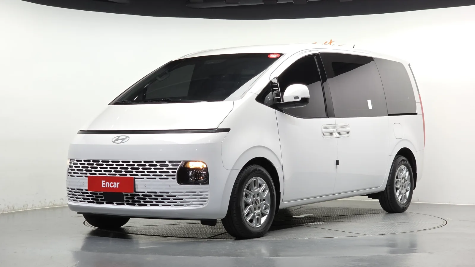 2025 Hyundai Staria