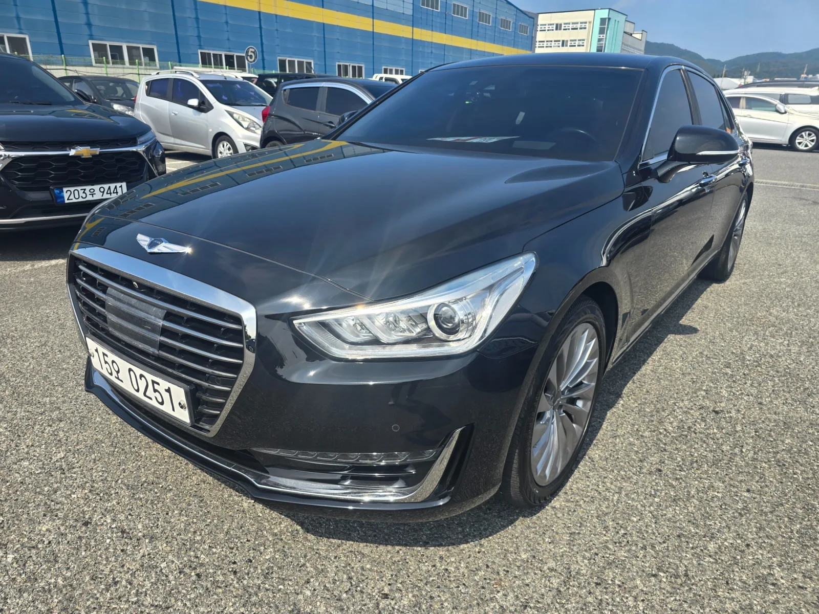 2017 Genesis EQ900