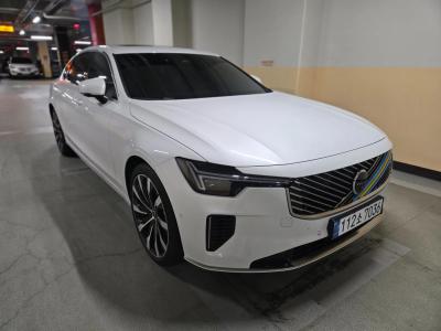 2026 Volvo S90