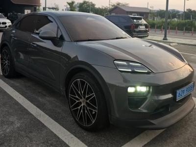 2025 Porsche Macan