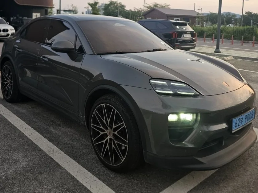 2025 Porsche Macan