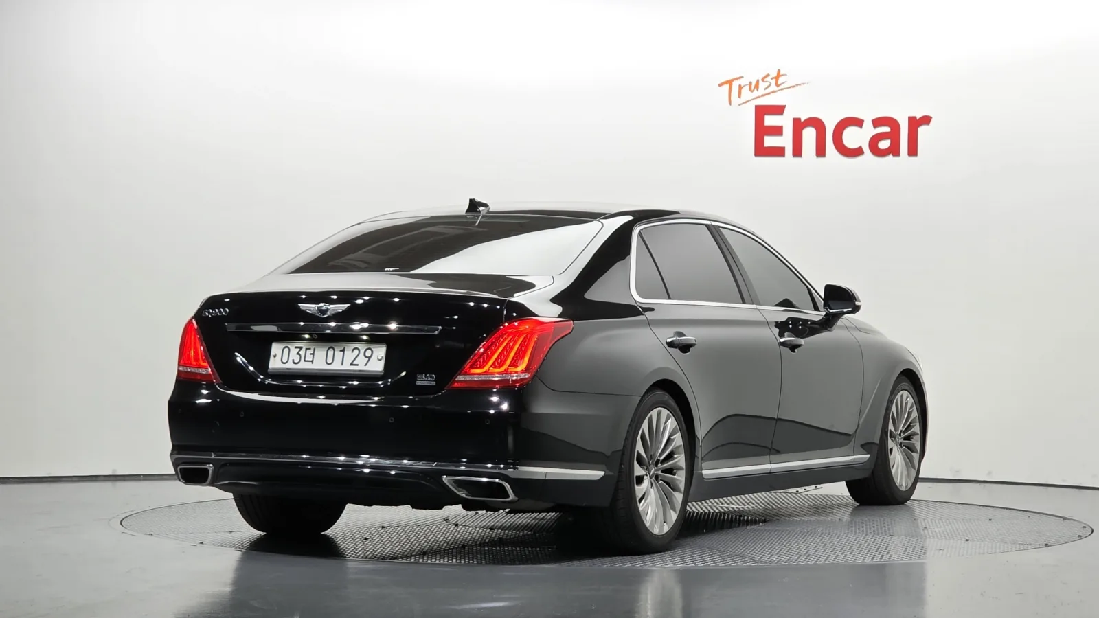 2016 Genesis EQ900