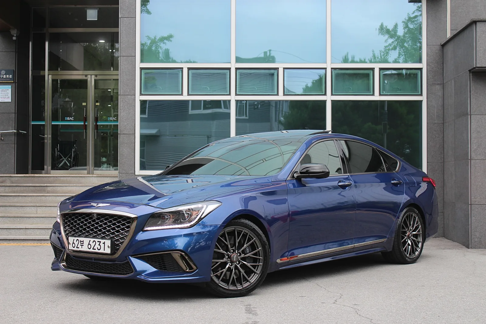 2017 Genesis G80