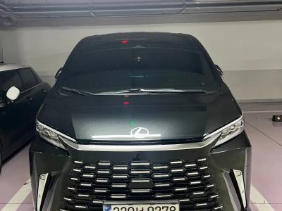 2025 Lexus LM