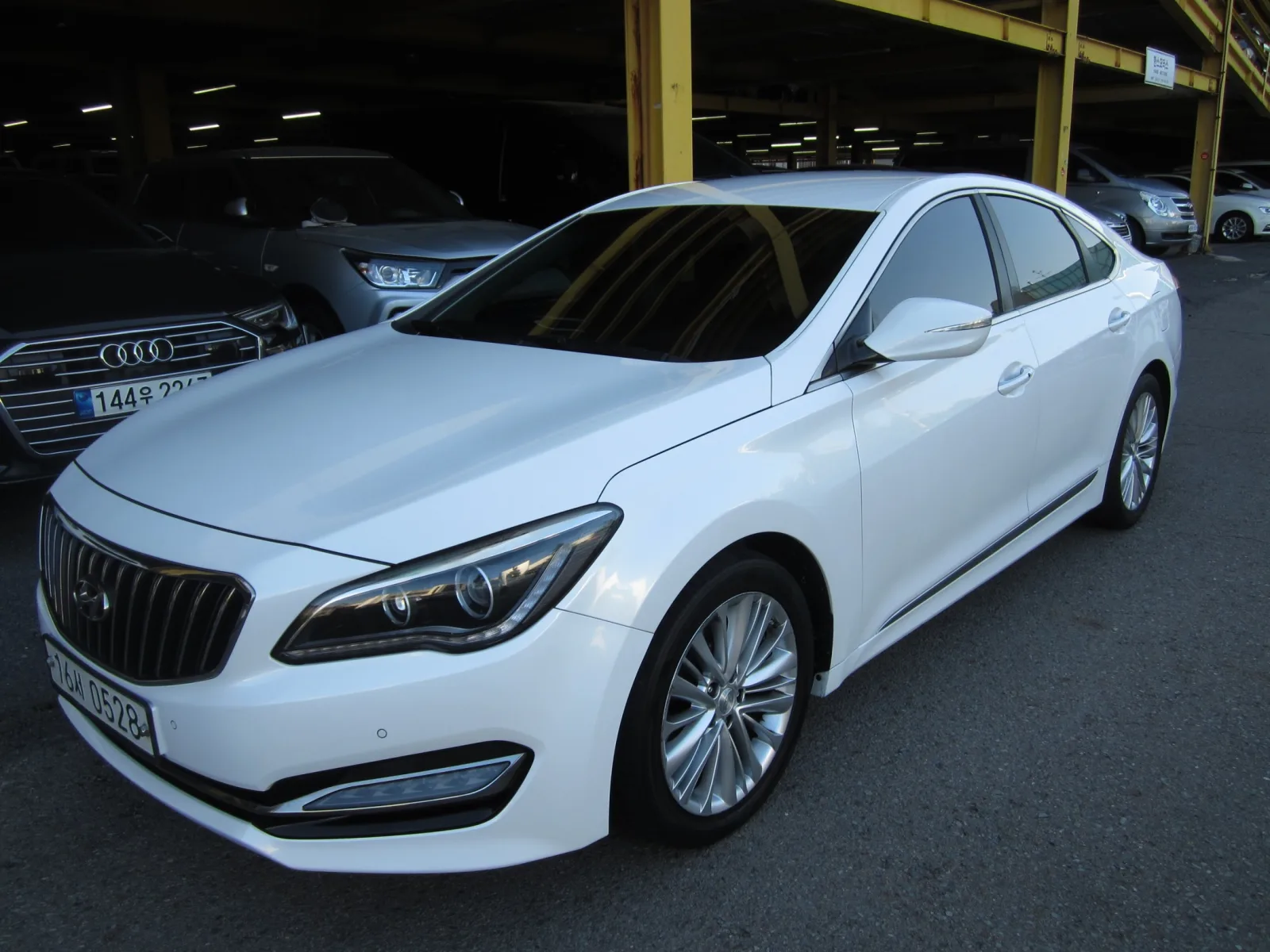 2016 Hyundai Aslan