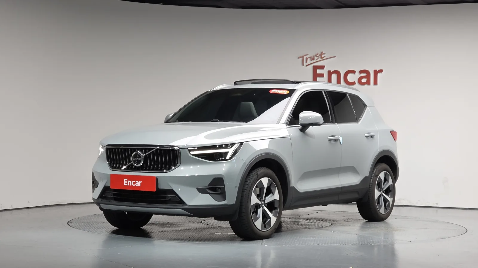 2025 Volvo XC40