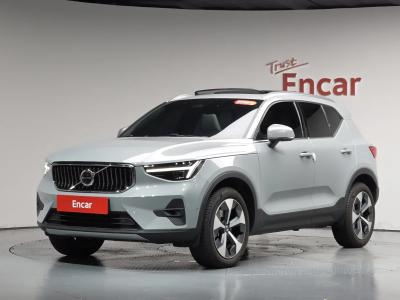 2025 Volvo XC40