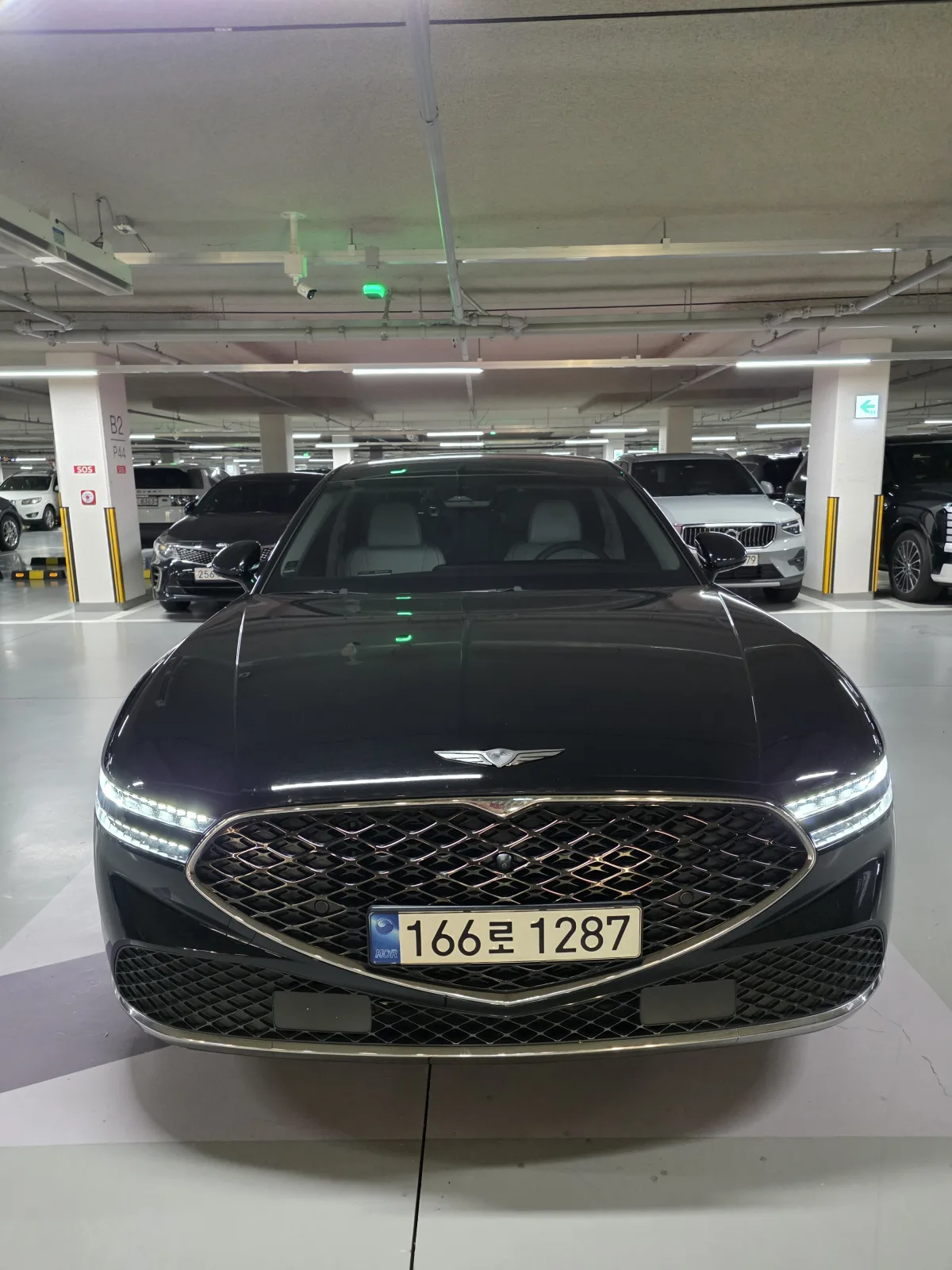 2022 Genesis G90
