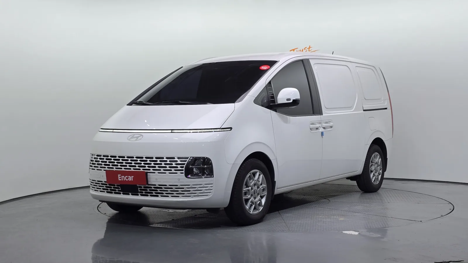 2025 Hyundai Staria