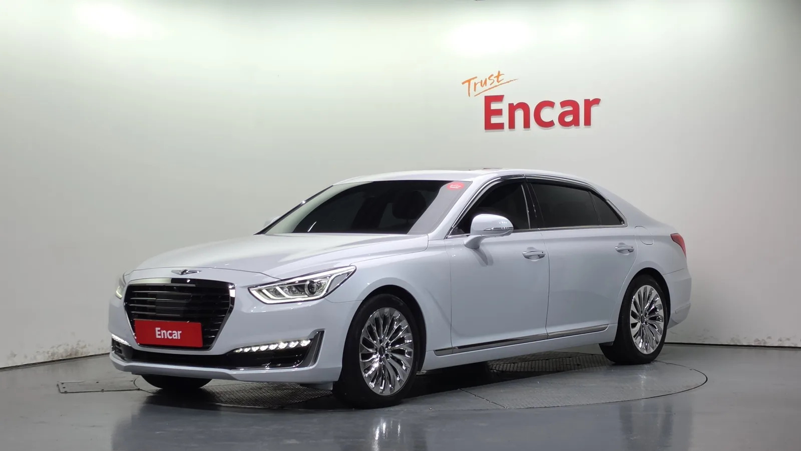 2017 Genesis EQ900