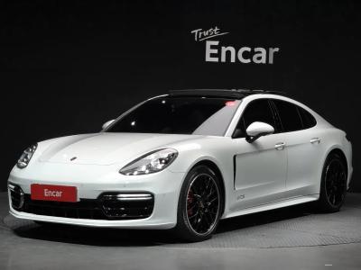 2020 Porsche Panamera