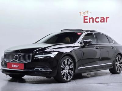 2022 Volvo S90