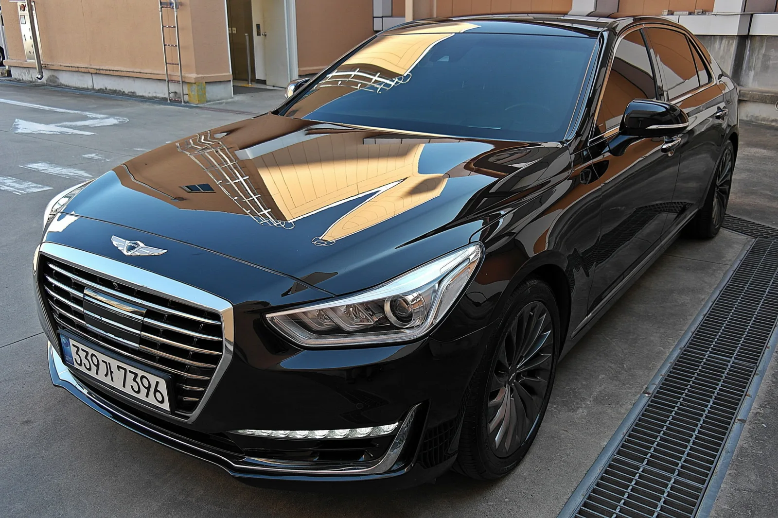 2018 Genesis EQ900