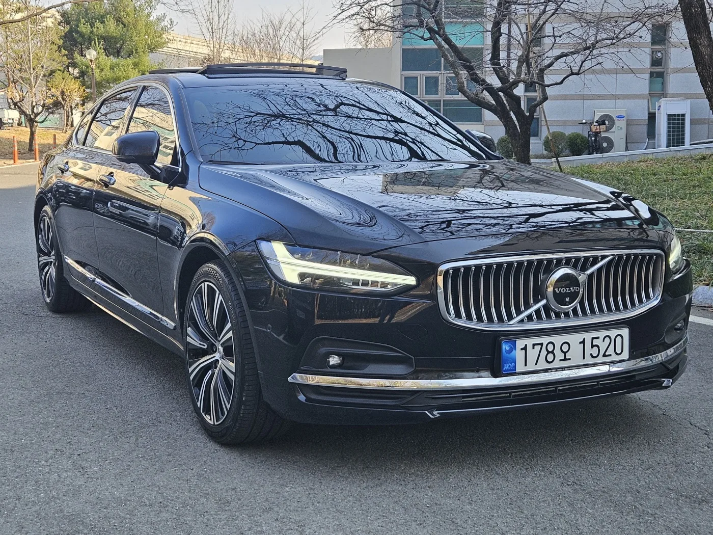 2022 Volvo S90