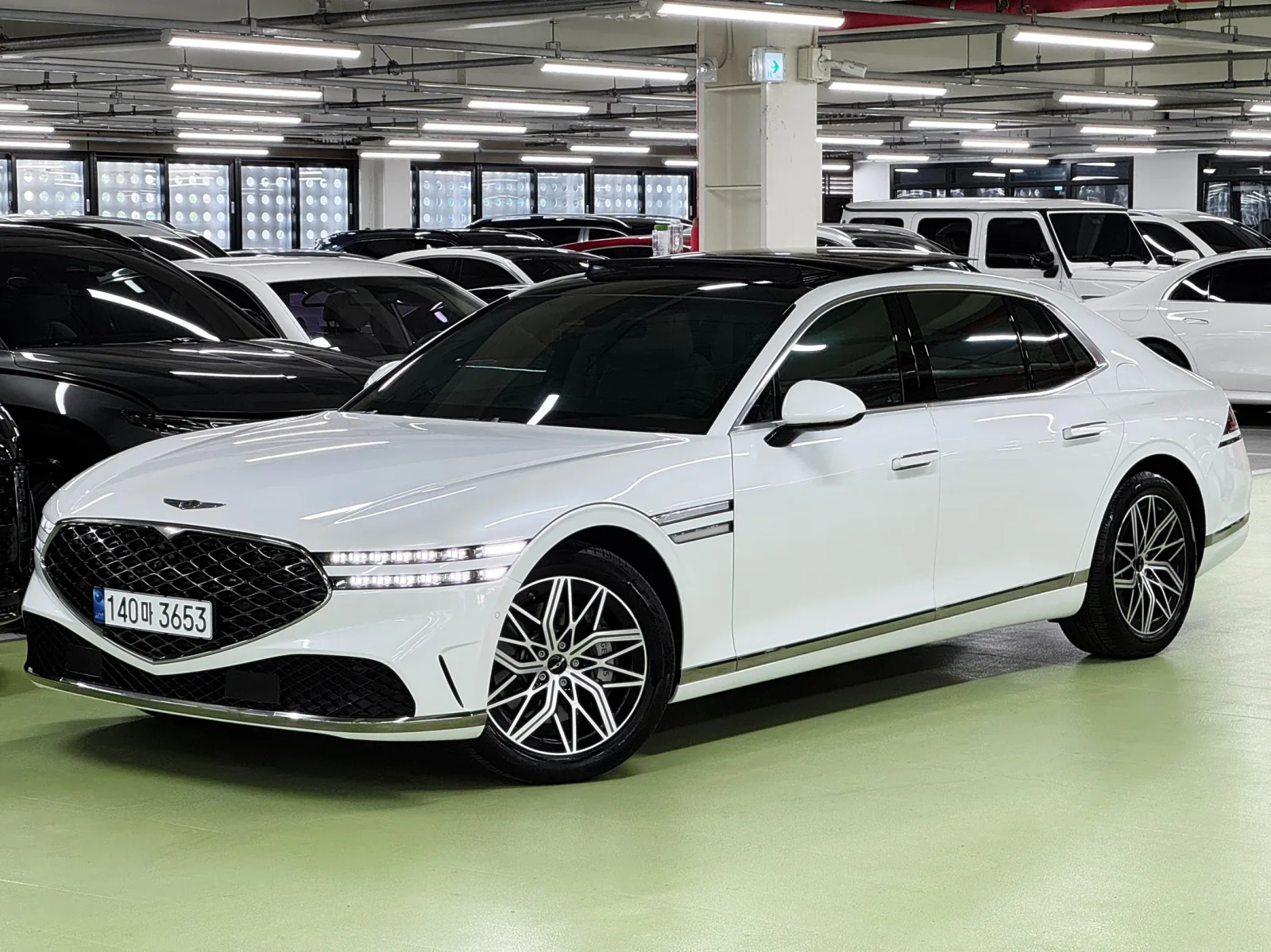 2023 Genesis G90