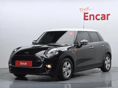 2017 MINI Cooper