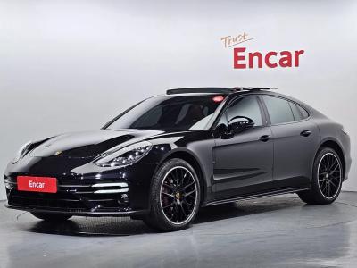 2022 Porsche Panamera