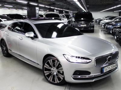 2022 Volvo S90