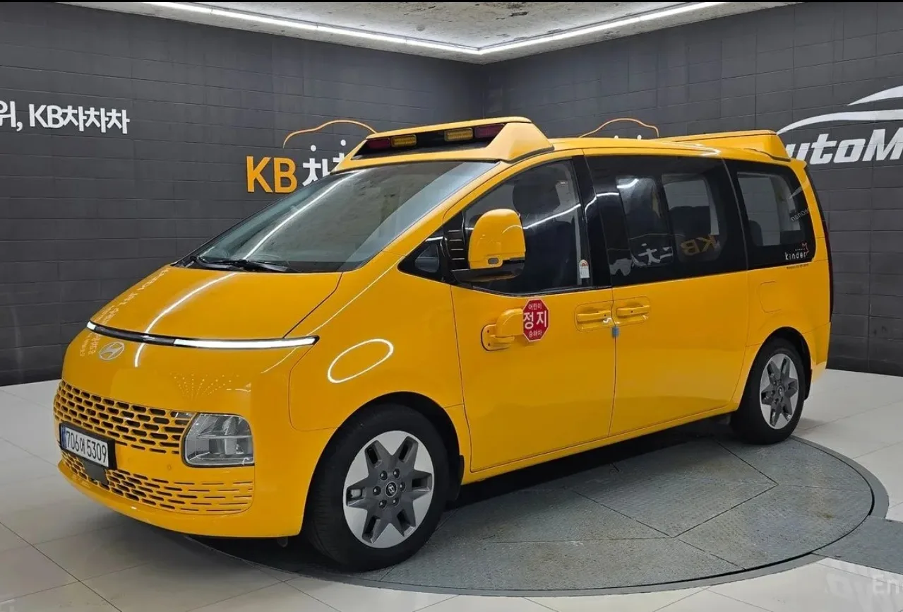 2025 Hyundai Staria