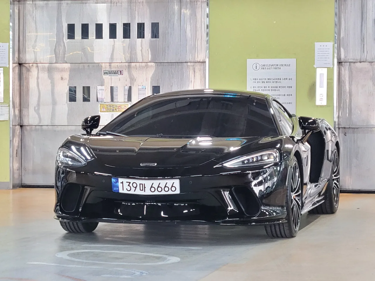 2022 McLaren GT