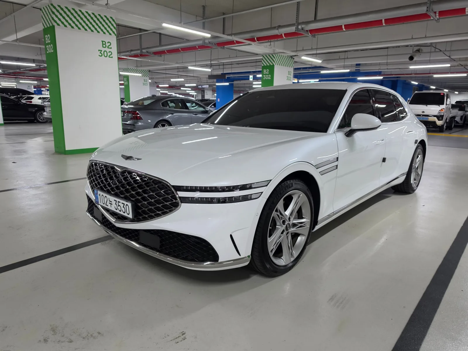 2023 Genesis G90