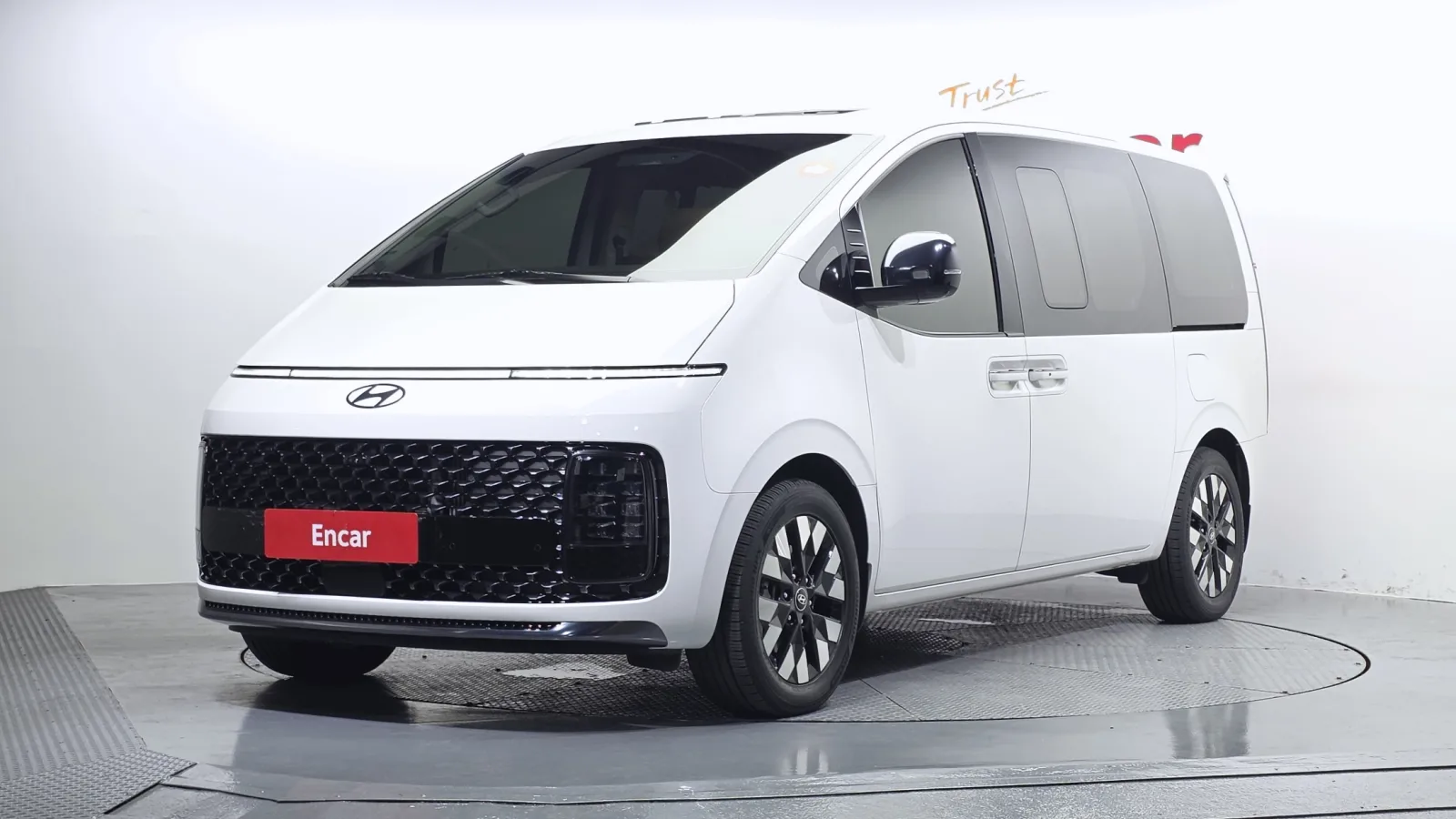 2025 Hyundai Staria