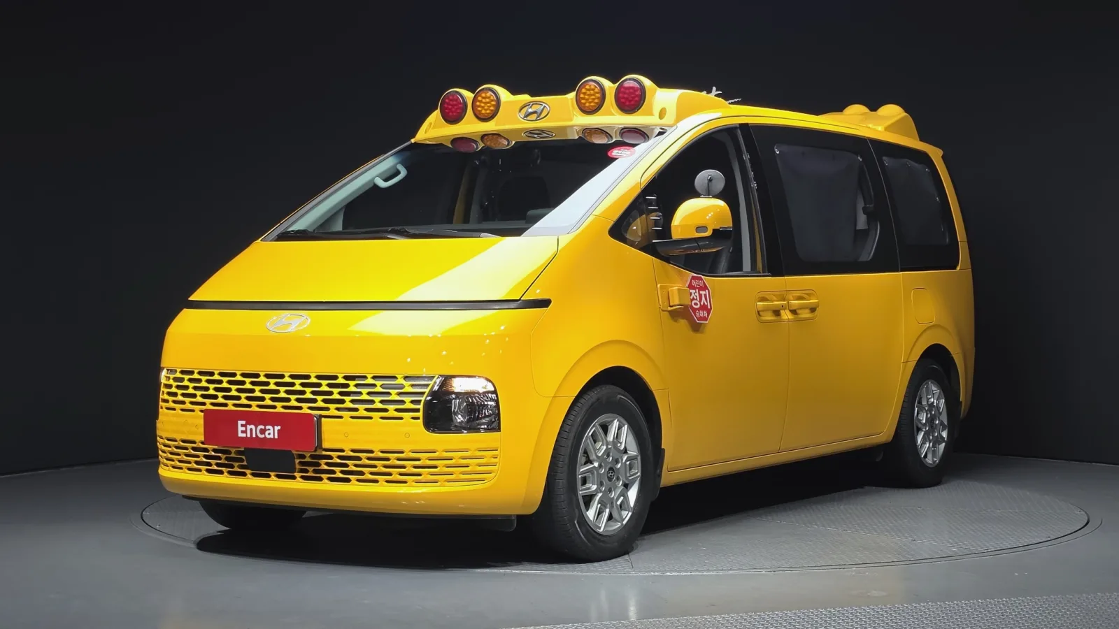 2025 Hyundai Staria
