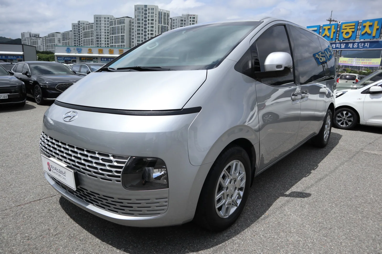 2022 Hyundai Staria
