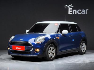 2017 MINI Cooper