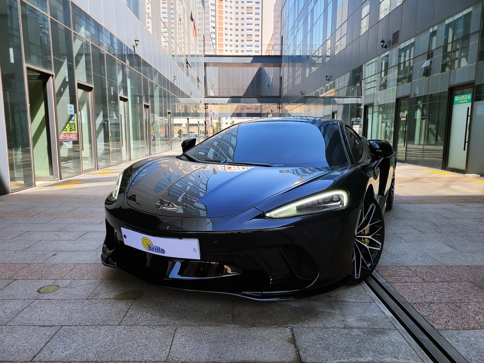 2022 McLaren GT