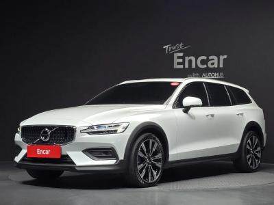 2022 Volvo V60