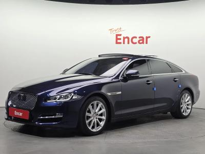 2016 Jaguar XJ