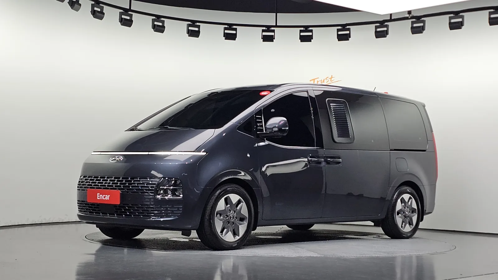 2023 Hyundai Staria