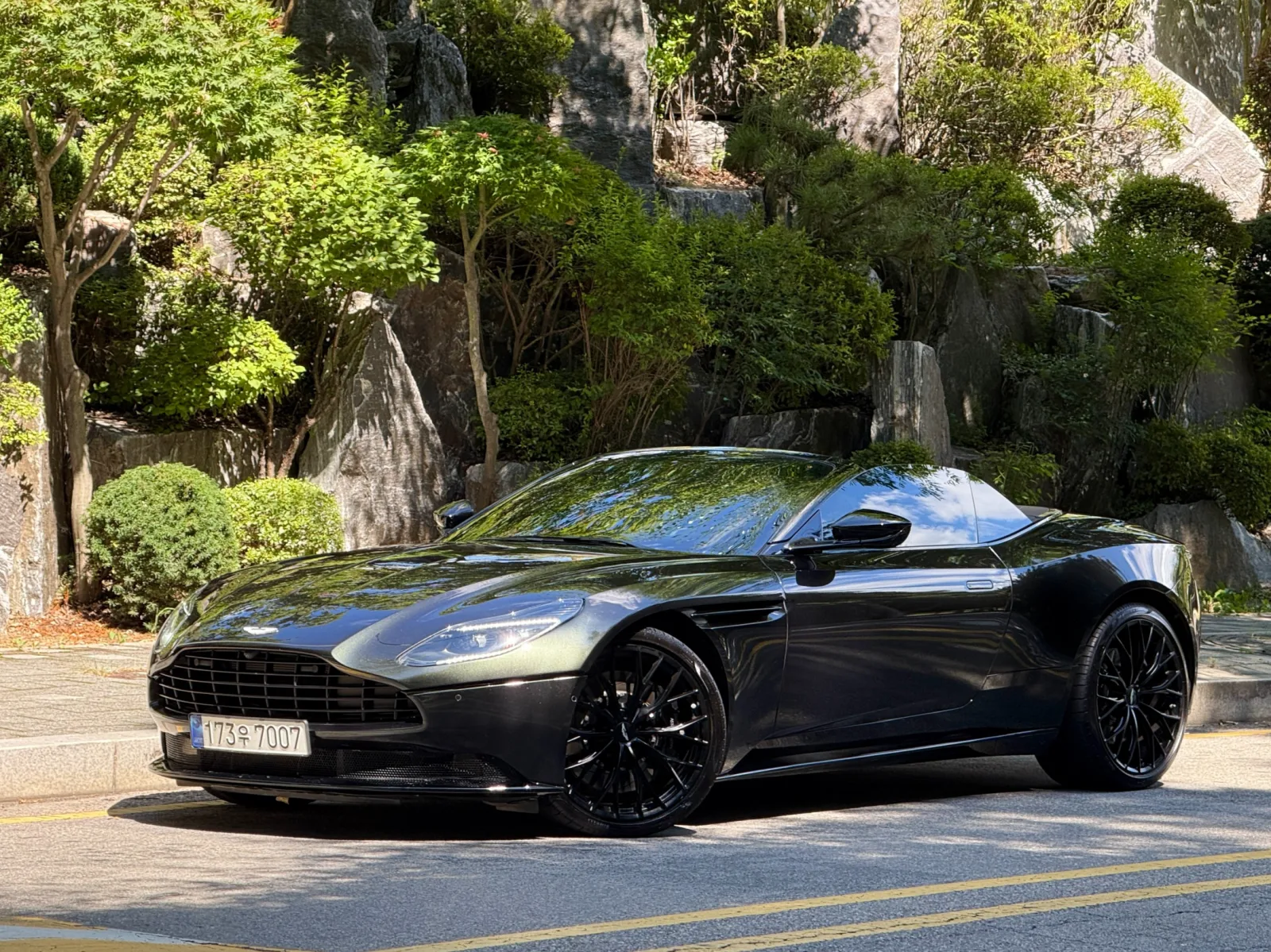 2023 Aston Martin DB11