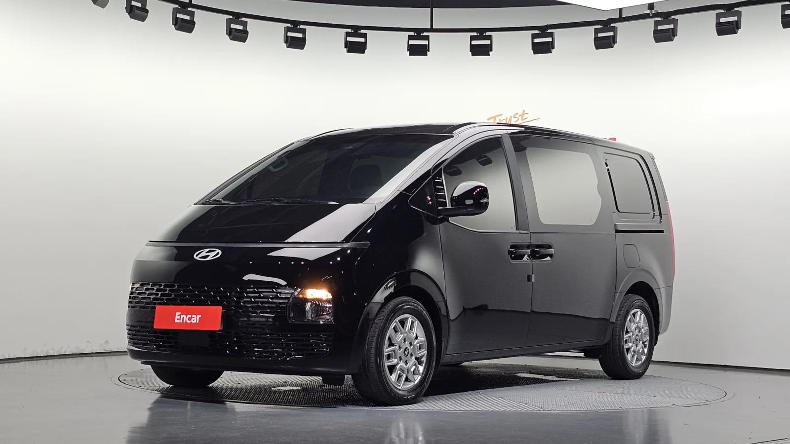 2025 Hyundai Staria