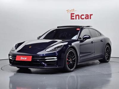 2022 Porsche Panamera
