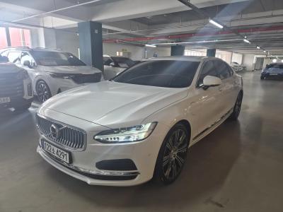 2021 Volvo S90