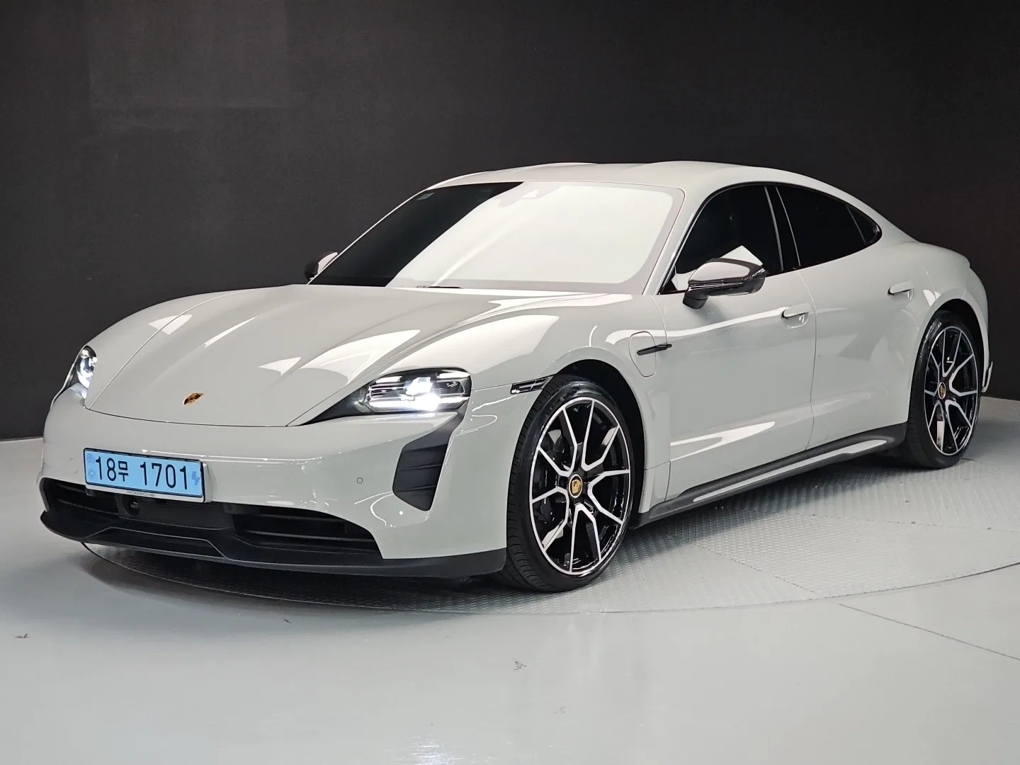 2023 Porsche Taycan