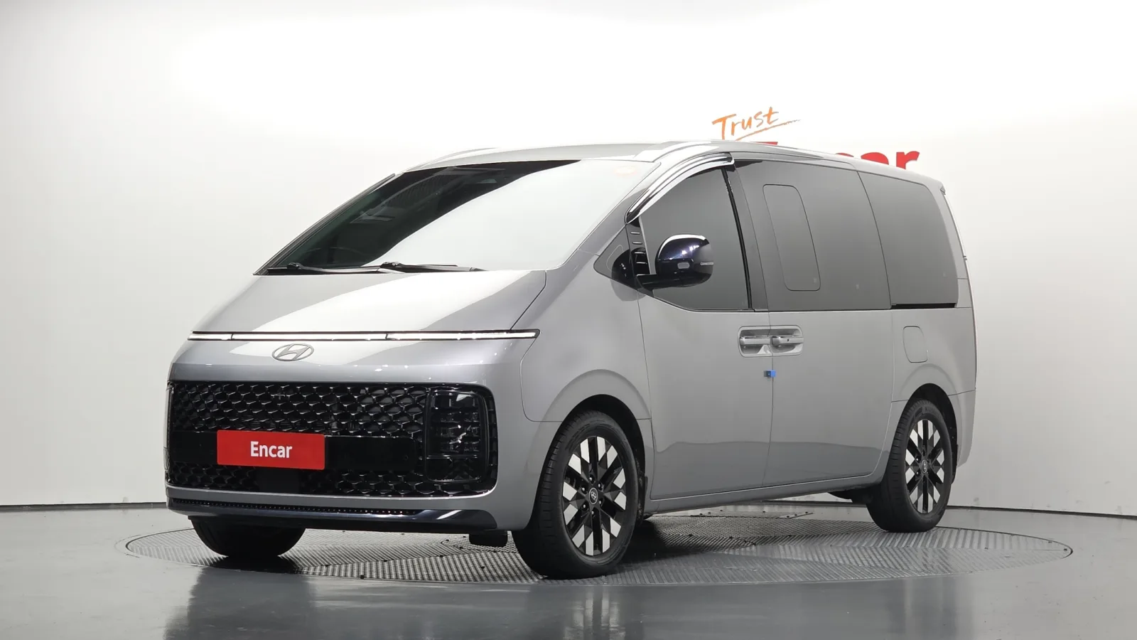 2025 Hyundai Staria