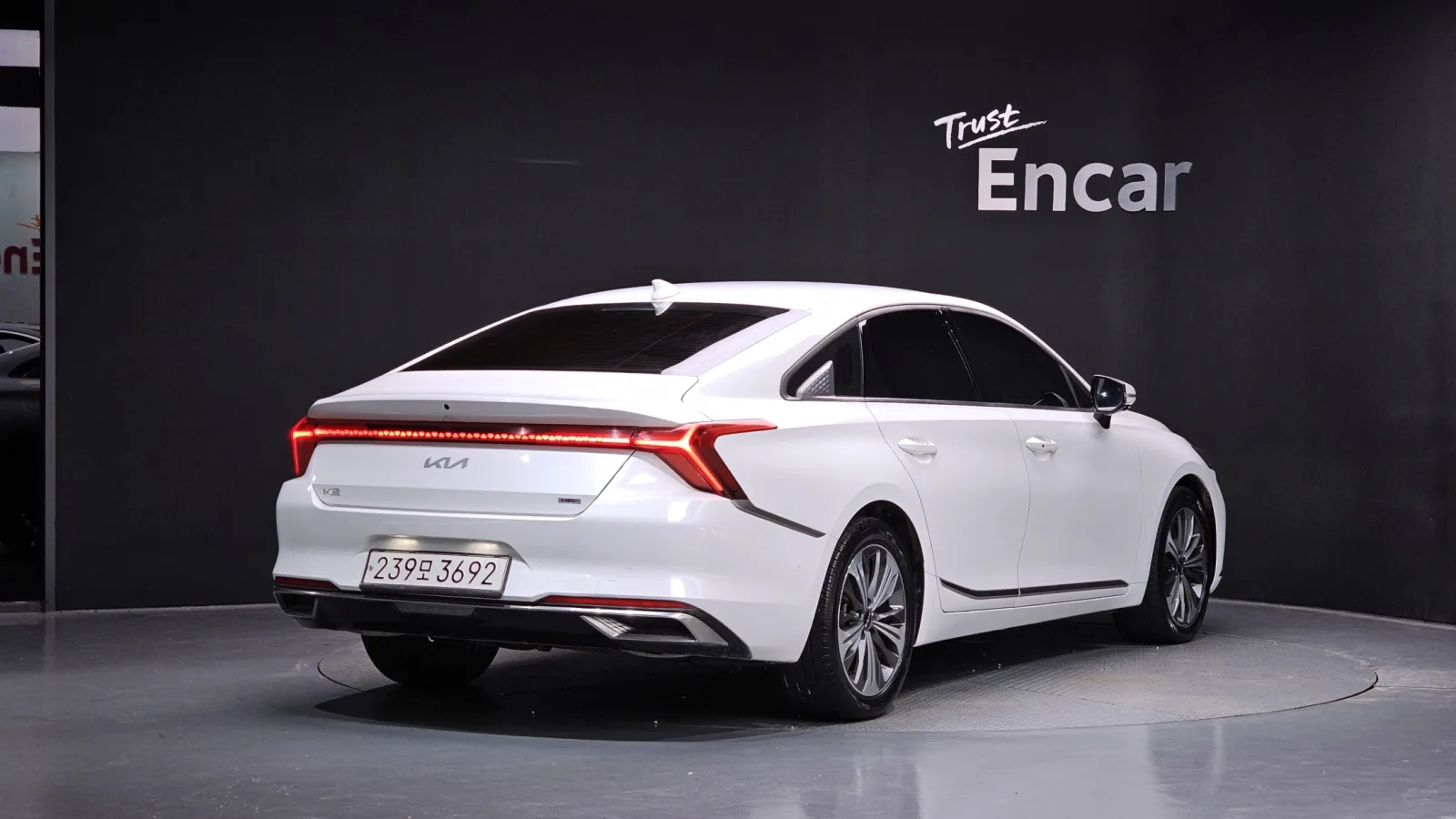 2023 Kia K8
