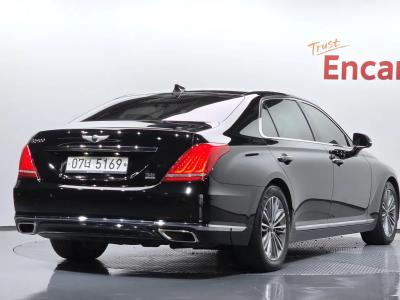 2017 Genesis EQ900
